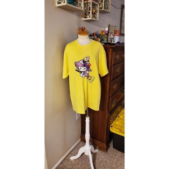 Hello Kitty Tops - NWOT HELLO KITTY SCREEN PRINTED HALLOWEEN TSHIRT